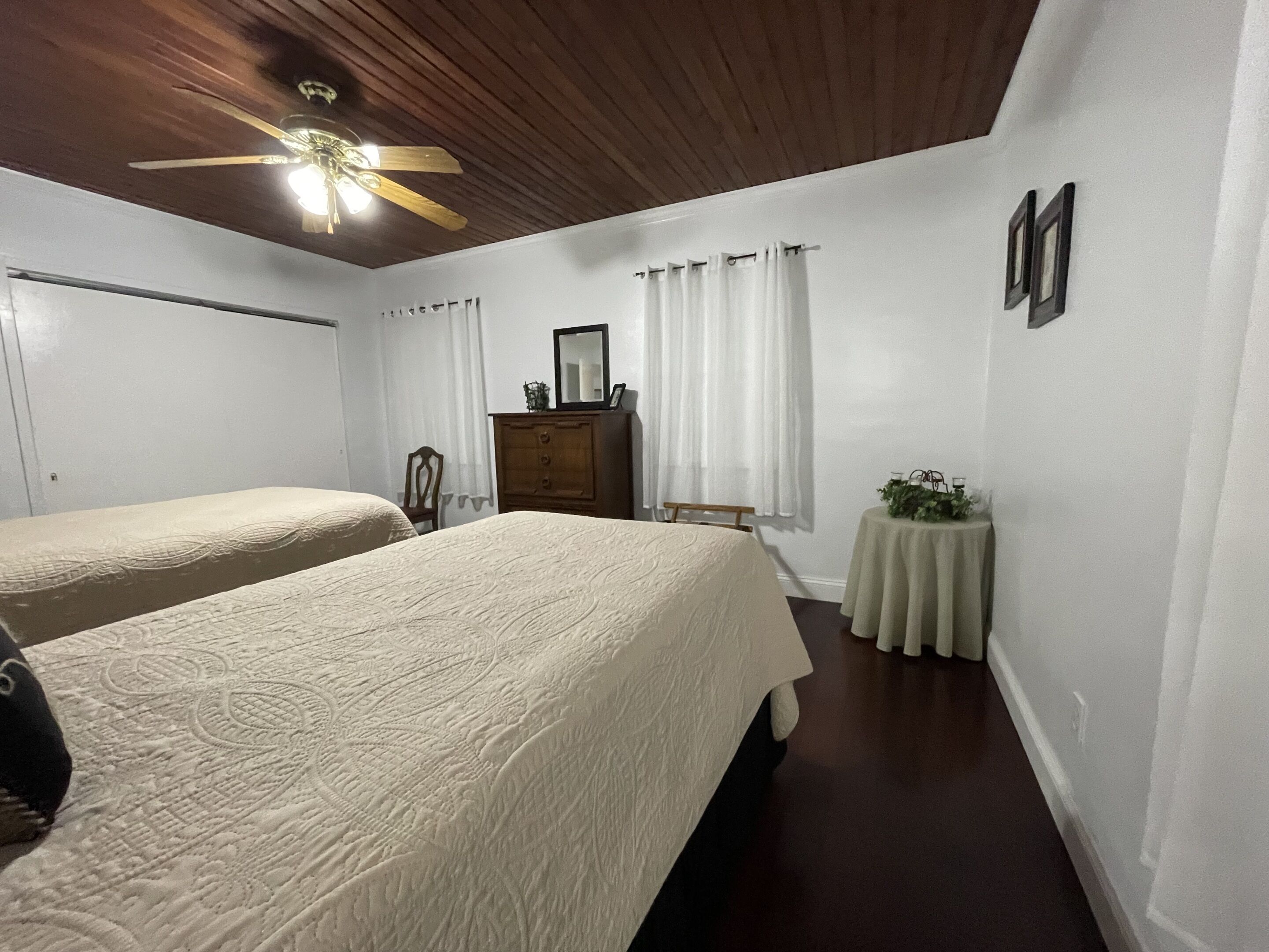 4 bedrooms, WiFi (free), bed sheets