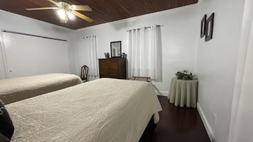 4 bedrooms, WiFi (free), bed sheets