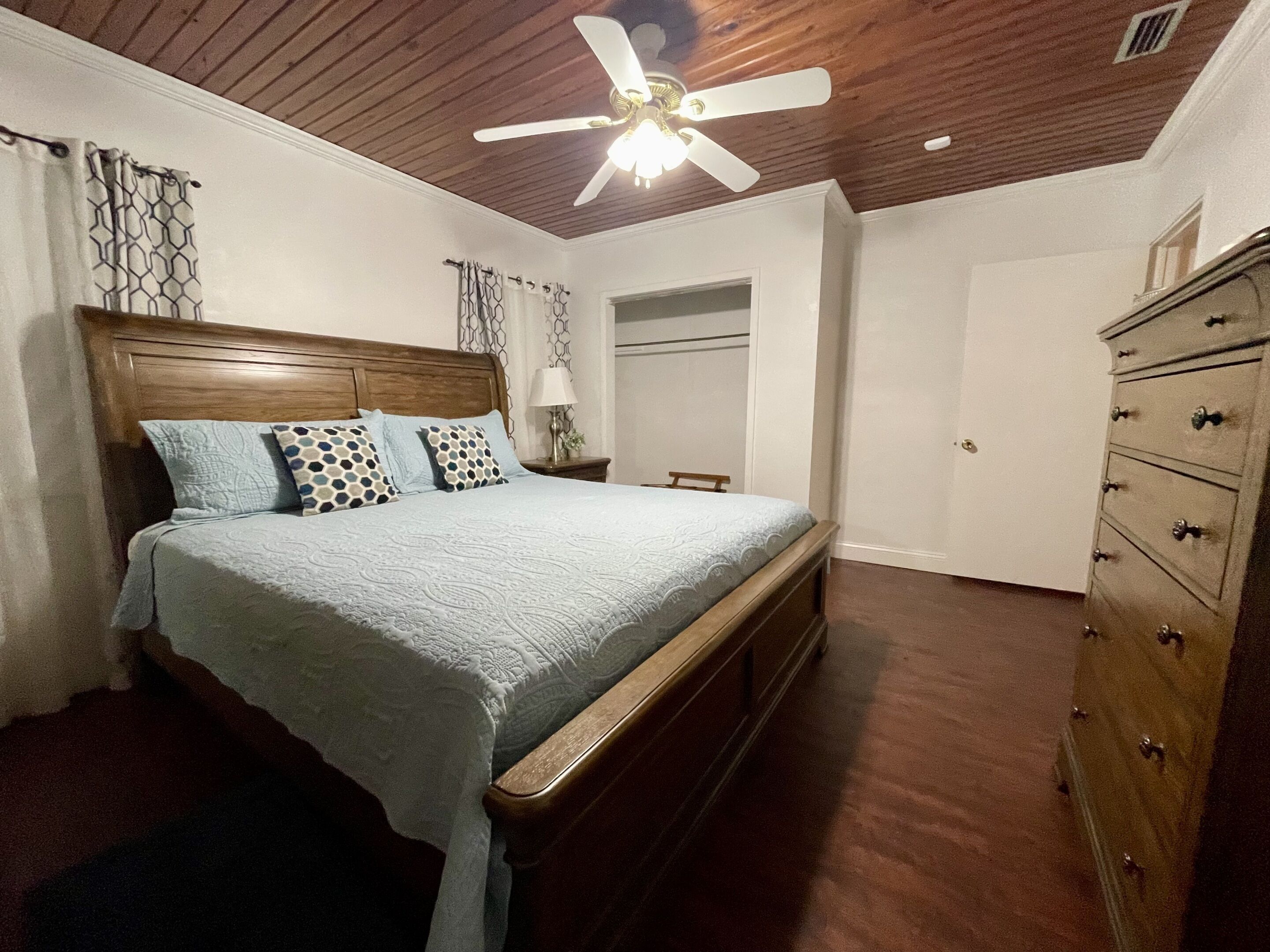 4 Schlafzimmer, kostenloses WLAN, Bettwäsche