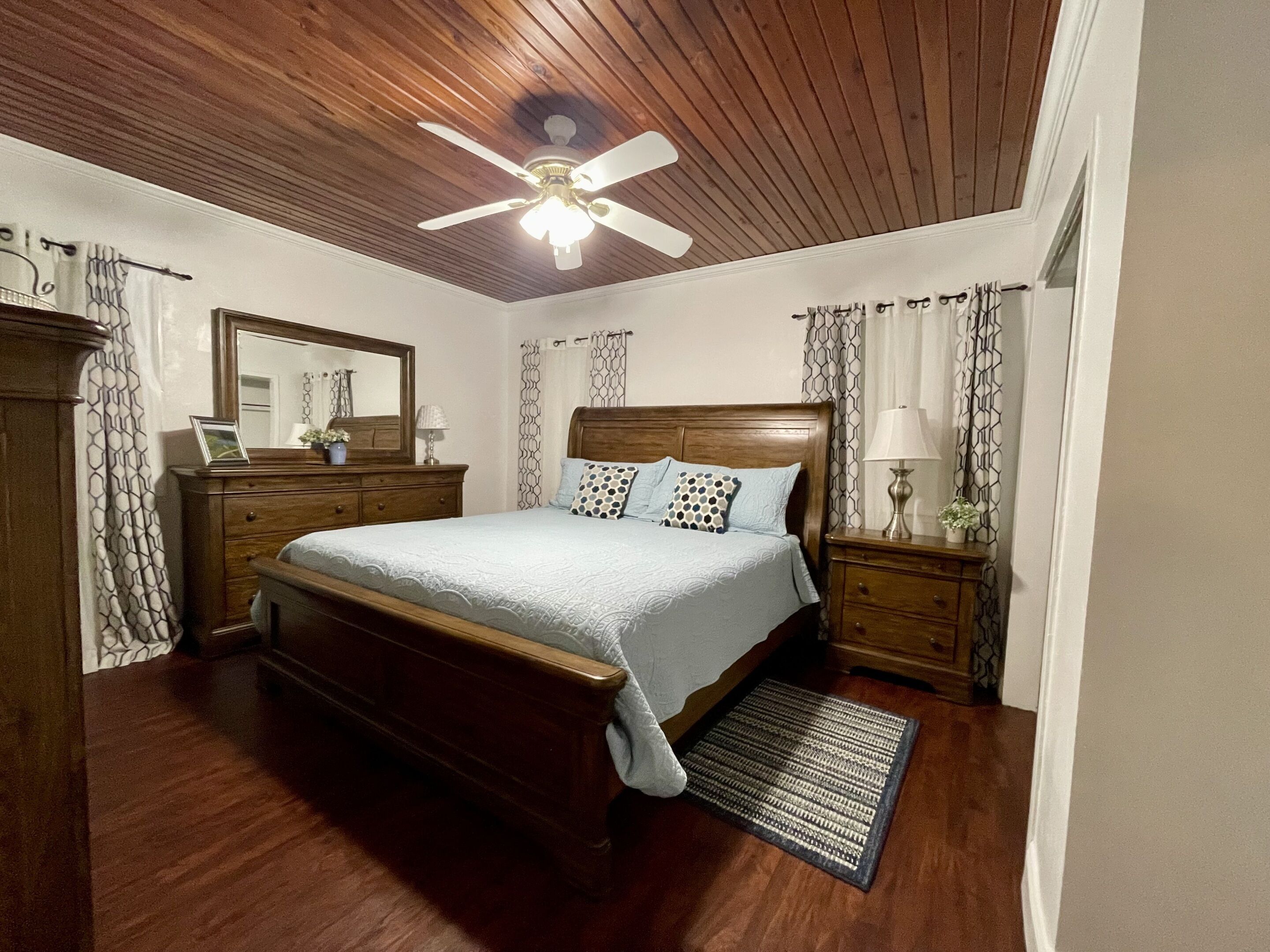 4 bedrooms, free WiFi, bed sheets
