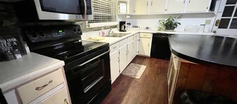 Ferienhaus-Familie-Ensuite Dusche-Poolblick-DeMott House