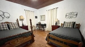 Room - House Family Ensuite Pool View-DeMott House (Hartsfield)
