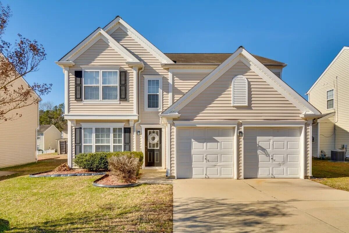 Lovely 4-br home-away-from-home with AC, WiFi, office TVs internet near Downtown