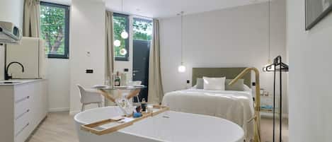 1 bedroom, iron/ironing board, travel cot, WiFi