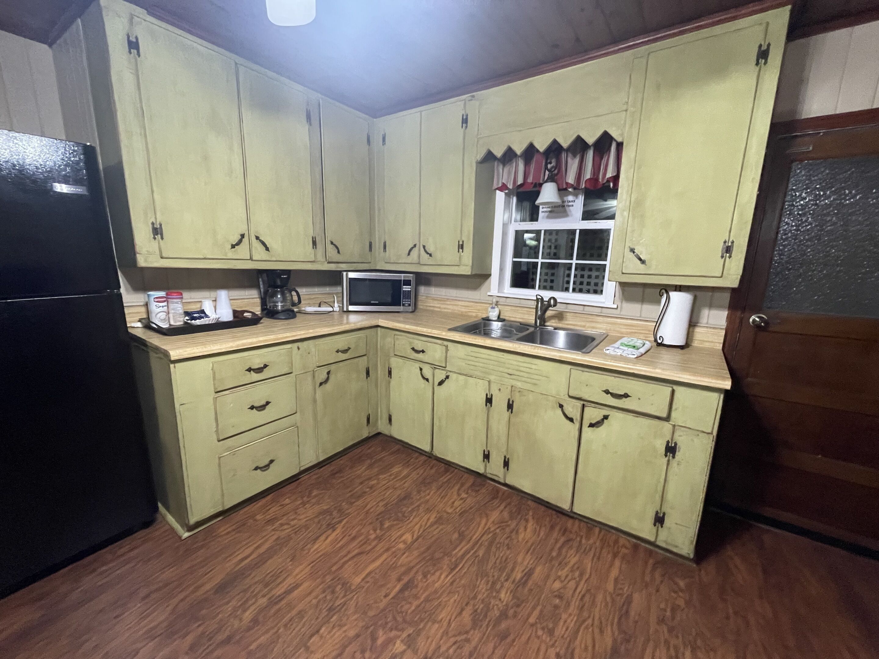 Coffee/tea maker, fridge, microwave, coffee grinder