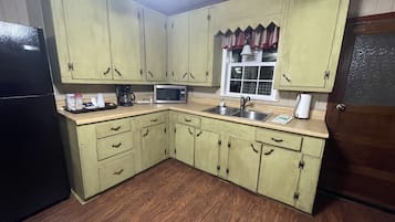 Coffee/tea maker, fridge, microwave, coffee grinder