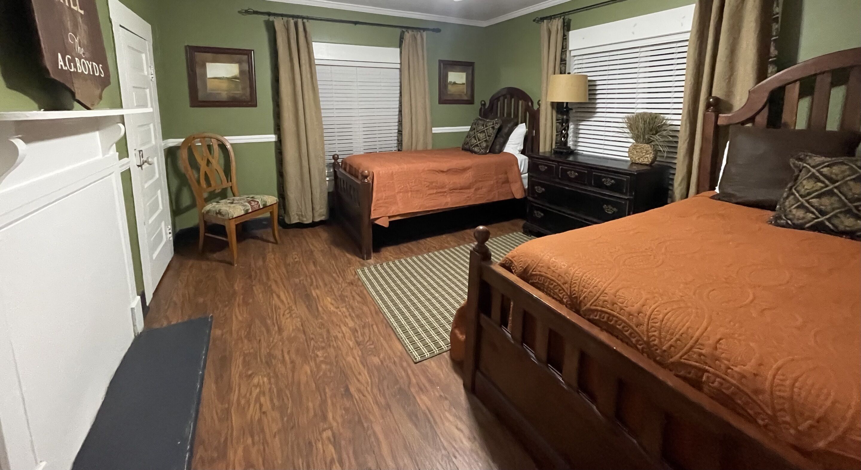 3 bedrooms, iron/ironing board, WiFi (free), bed sheets