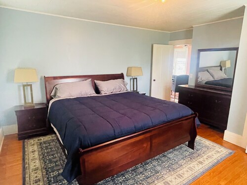 Cozy 1-bedroom apartment with WiFi, AC, full kitchen, in enjoyable Colebrook