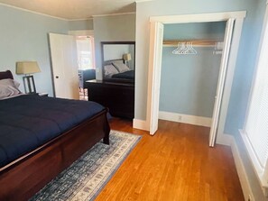 1 dormitorio, tabla de planchar con plancha, wifi y ropa de cama