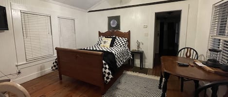 Living room/ bedroom with full bed