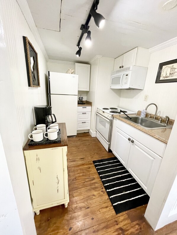 Fridge, coffee/tea maker, toaster