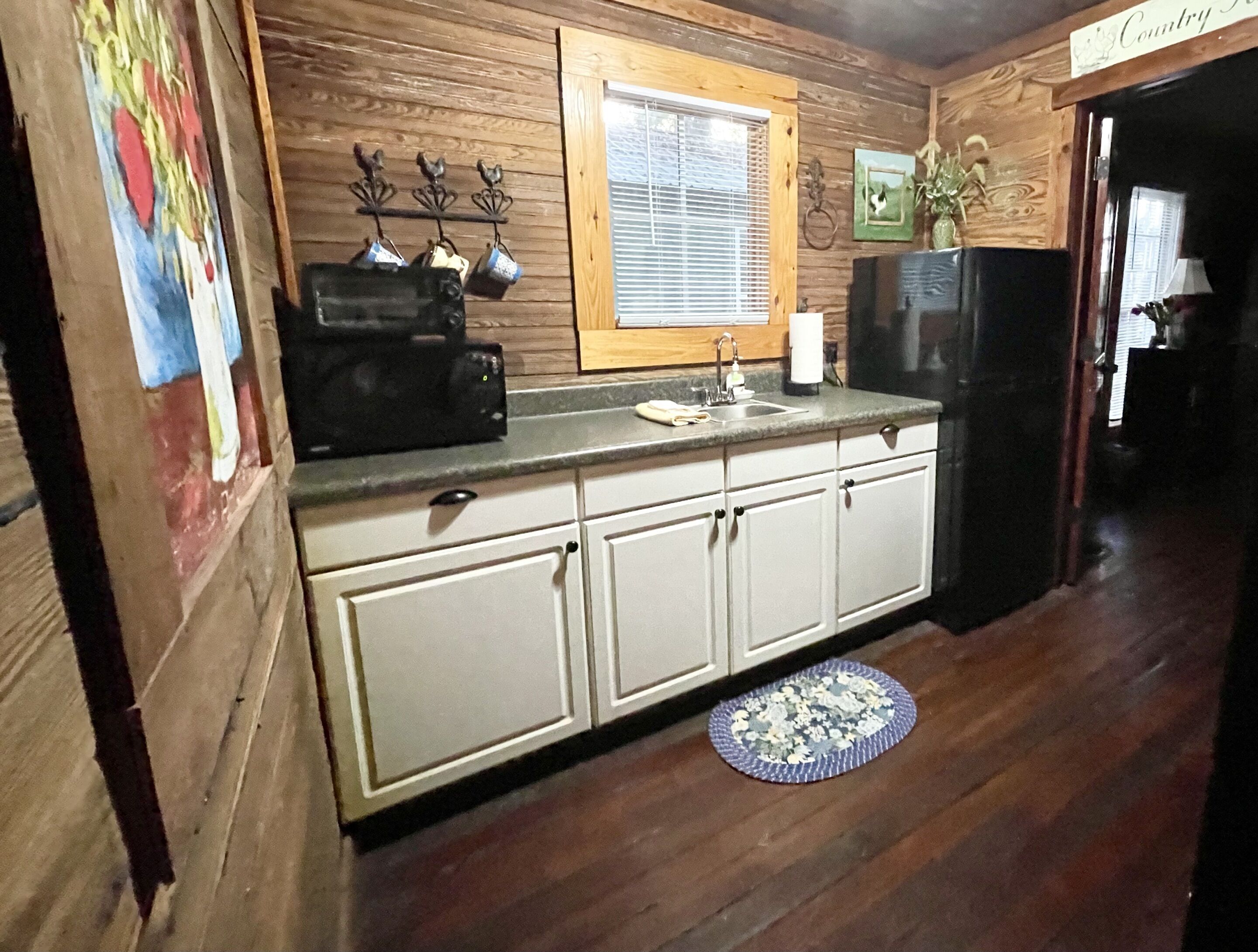 Wasserkocher mit Kaffee-/Teezubehör, Kühlschrank, Toaster, Kaffeemühle