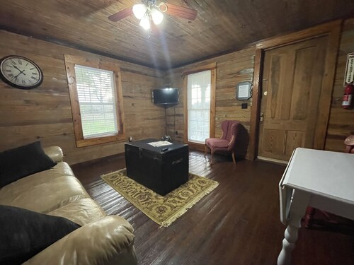 Row Cottages Redbud Cottage