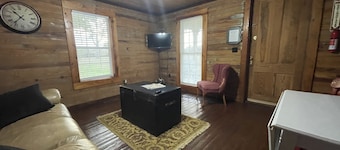 Row Cottages Redbud Cottage