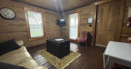 Row Cottages Redbud Cottage
