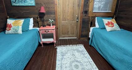 Row Cottages Redbud Cottage