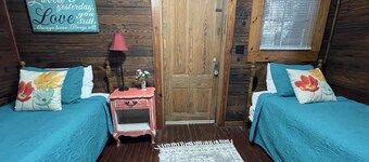 Row Cottages Redbud Cottage