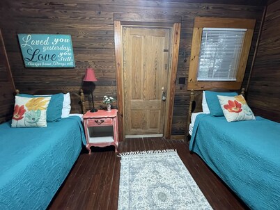Row Cottages Redbud Cottage