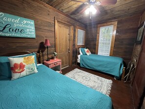 2 chambres, fer et planche à repasser, Wi-Fi gratuit, draps fournis