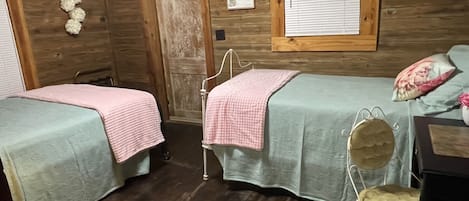 2 dormitorios, tabla de planchar con plancha, wifi gratis y ropa de cama