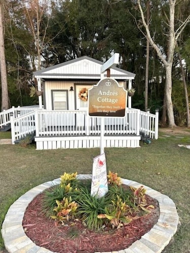 Pieni koti-Mökki-Oma kylpyhuone suihkulla-Andres Cottage