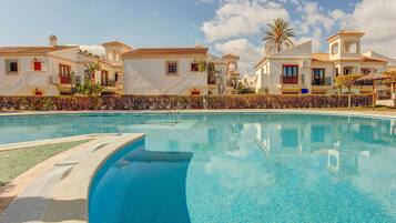 Apartment | Pool | Outdoor pool