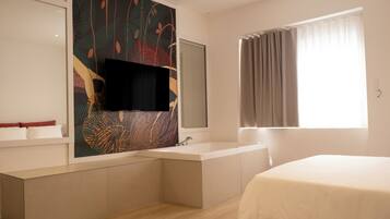 Doppia Luxury | 1 camera, una cassaforte in camera, una scrivania, tende oscuranti