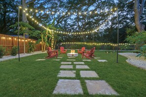 Property grounds - Backyard Games, Fire Pit, Heated Pool, Near Beach (Palm Harbor)