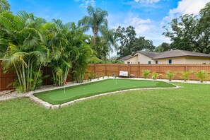 Property grounds - Backyard Games, Fire Pit, Heated Pool, Near Beach (Palm Harbor)