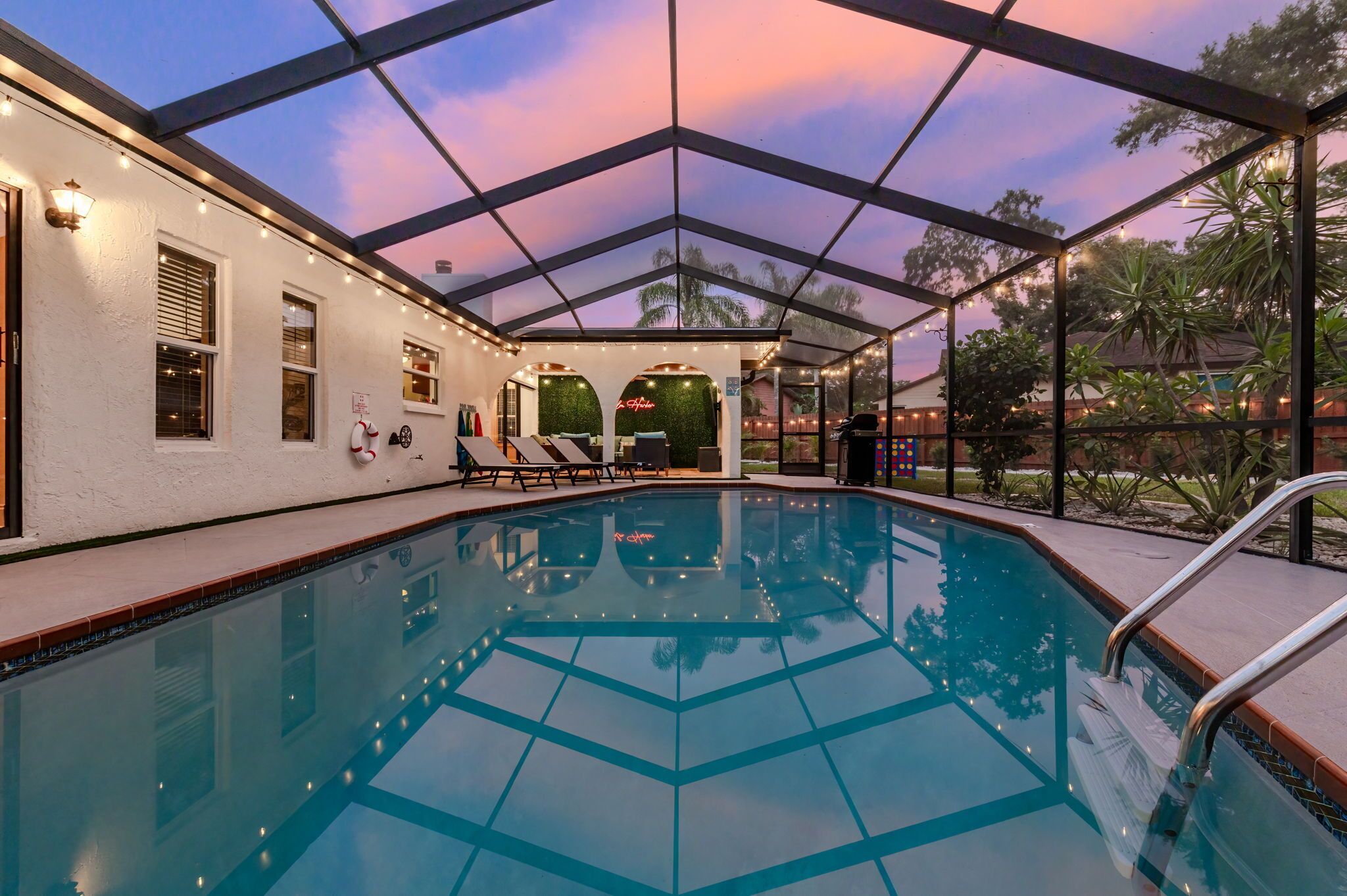 Golf - Pool - Game Room - Large Private Yard - Volleyball - Minutes to the Beach