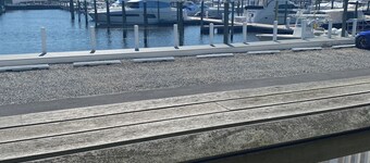 Charming Marina 2-bedroom condo in delightful Somers Point with AC, WiFi