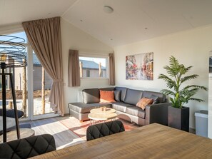 3 bedrooms, individually furnished, bed sheets - Gorgeous Chalet Near the River (Kerkdriel)