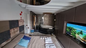 2 bedrooms, in-room safe, free WiFi, bed sheets
