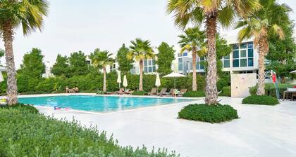 Luxury 3-Bedroom Duplex in Damac Hills & balcony