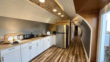 Fridge, microwave, coffee/tea maker, cookware/dishes/utensils