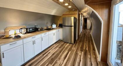 DC-6 Vintage Airplane House