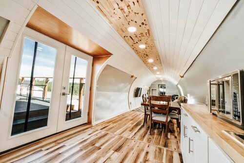 Everts DC-6 Cargo Plane: Sleep in an Alaskan Legend