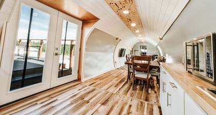 Everts DC-6 Cargo Plane: Sleep in an Alaskan Legend
