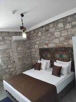 Deluxe Room | Minibar, soundproofing, free WiFi, bed sheets