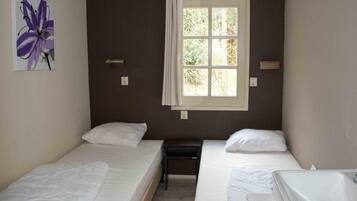 Chalet | 2 kamar tidur dan dilengkapi dengan perabotan berbeda-beda