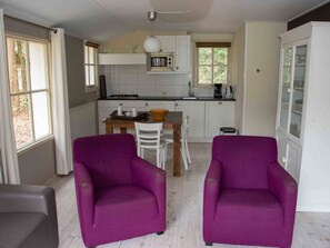 Chalet | Private kitchen - Cozy Chalet Near a National Park (Ruinen)