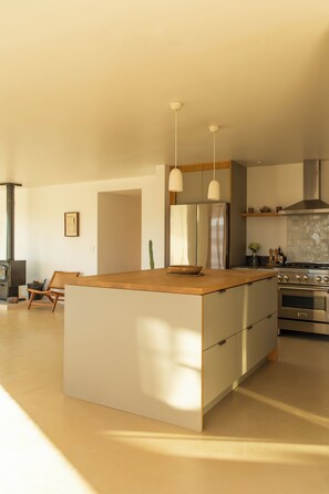 Kühlschrank, Ofen, Herdplatte, Geschirrspüler