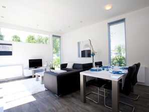 Dining - Modern Holiday Home in Velsen-zuid (Velsen-Zuid)