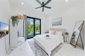 5 habitaciones, tabla de planchar con plancha, cuna de viaje y wifi