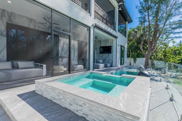 Pool - 5bdr/5.5ba Modern Oasis with outdoor Gym, Cold Plunge, Heated Pool & Jacuzzi (Naples)
