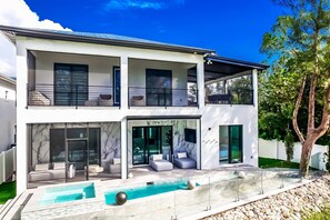 Exterior - 5bdr/5.5ba Modern Oasis with outdoor Gym, Cold Plunge, Heated Pool & Jacuzzi (Naples)
