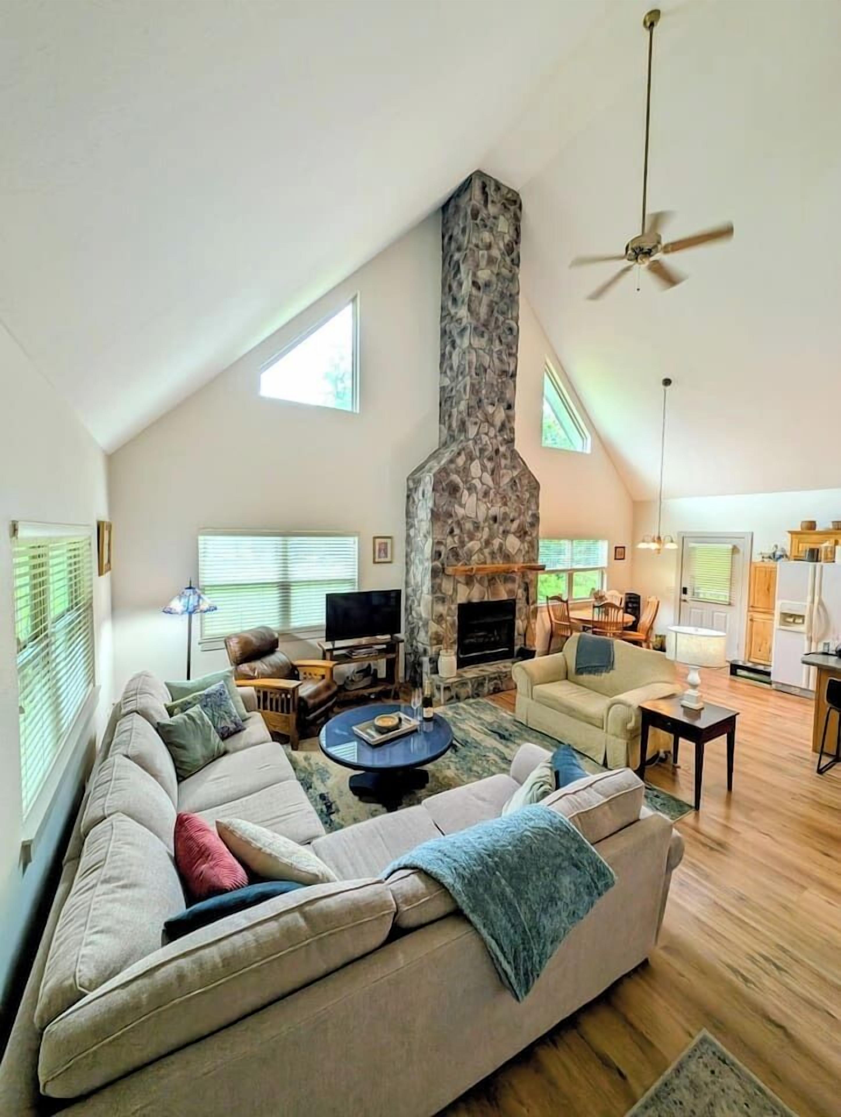 Télévision, cheminée