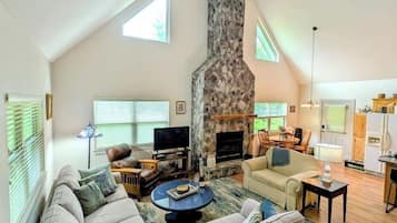 Télévision, cheminée