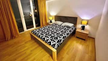2 bedrooms, iron/ironing board, WiFi, bed sheets