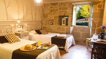 5 bedrooms, individually furnished, iron/ironing board, bed sheets